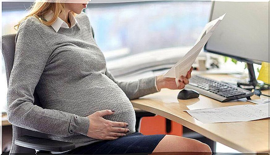 Is it difficult to find work while pregnant?