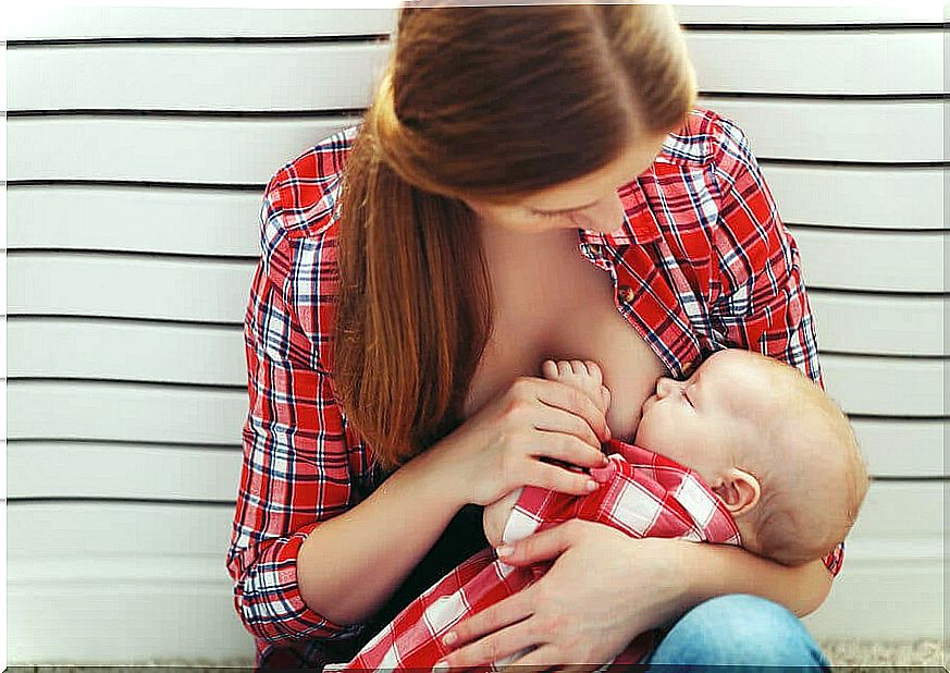 What are the recommended places to breastfeed in public spaces?